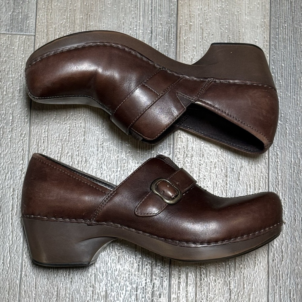 Dansko Shoes Brown Leather Tamara Clogs Size US 8.5/EU 39 Women's Comfort Buckle